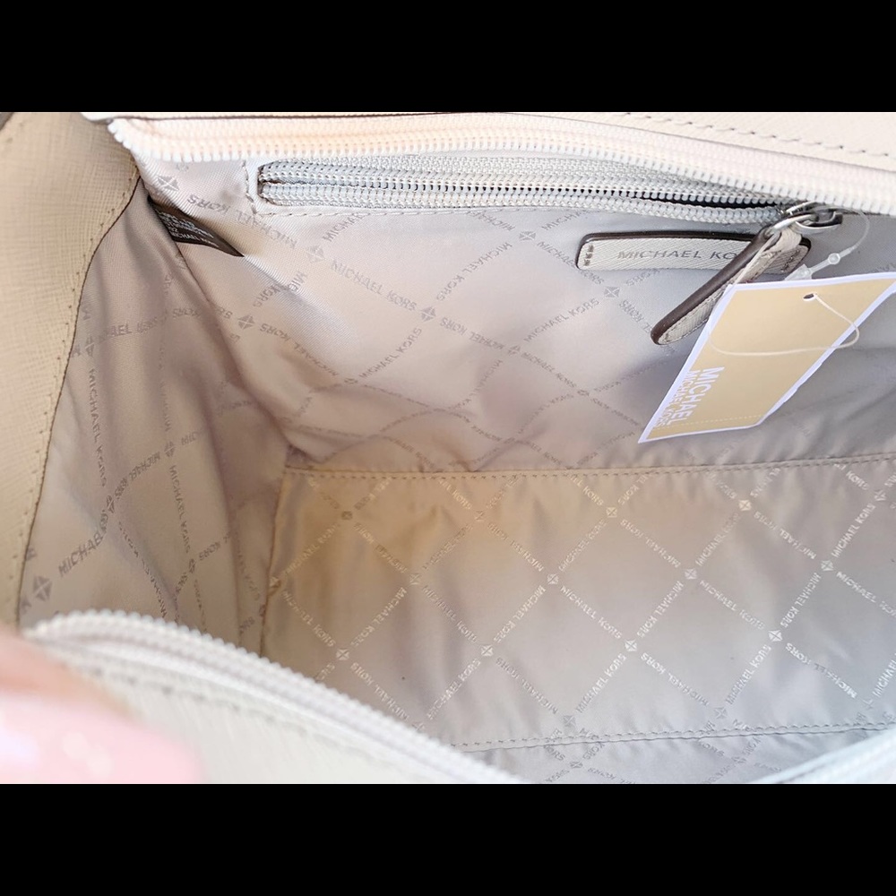 Gaby’sBags👜💕Michael Kors Satchel Large - Picture 3 of 3
